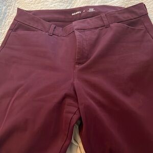 Burgundy dress pant with stretch.